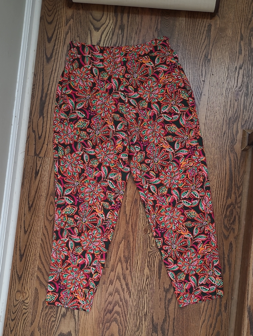 J. Crew Factory Floral Cropped Jamie Pull-On Pants in Black Size 6